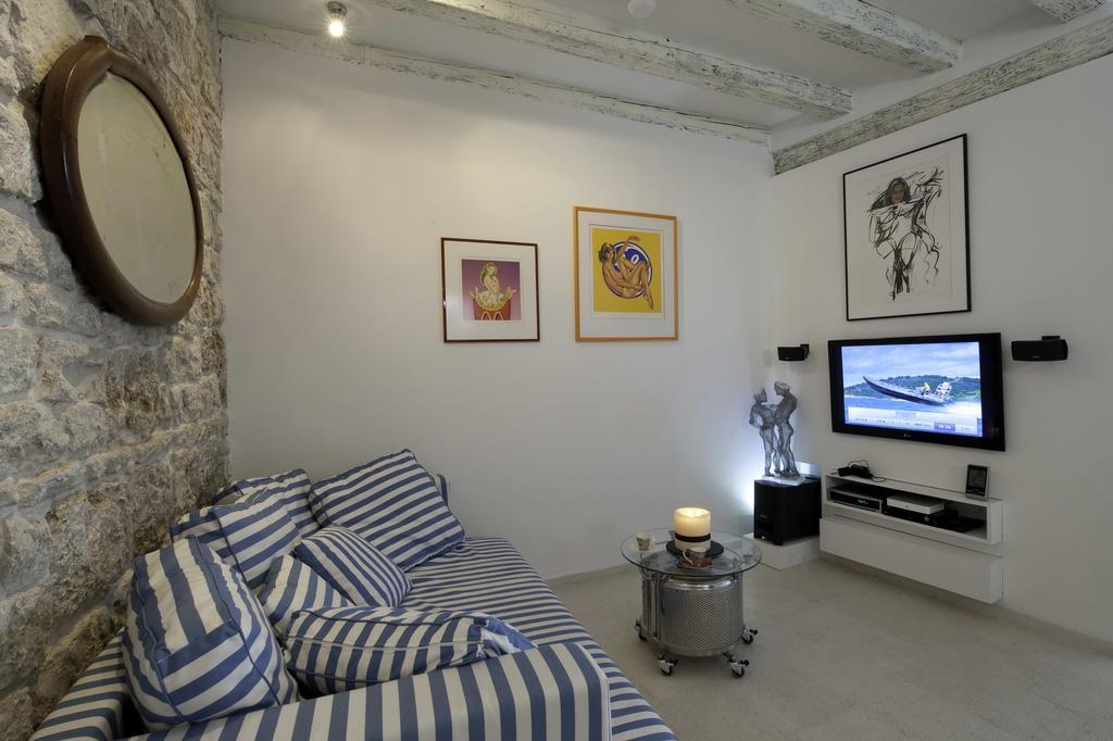 Apartment Whooart Комижа Экстерьер фото
