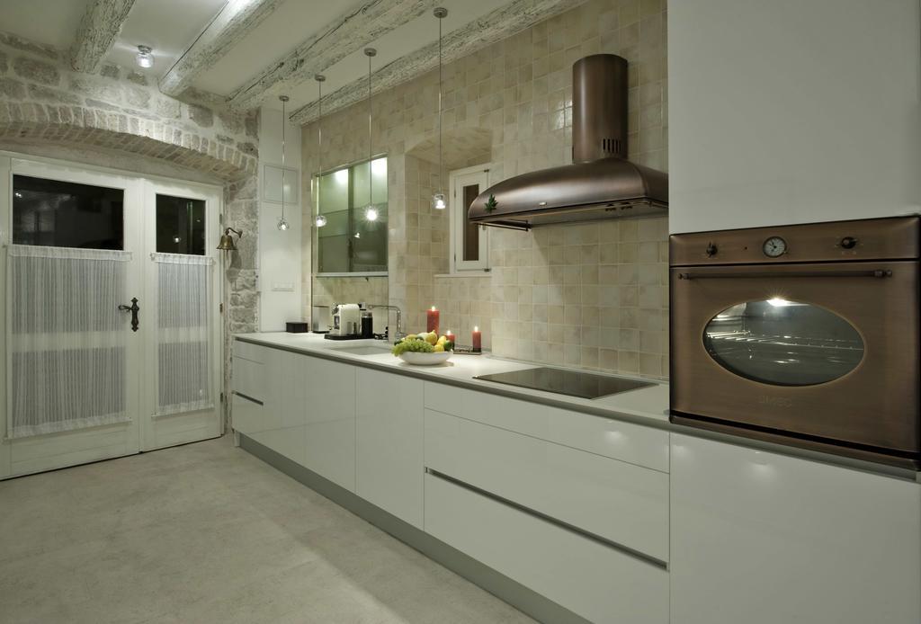 Apartment Whooart Комижа Экстерьер фото